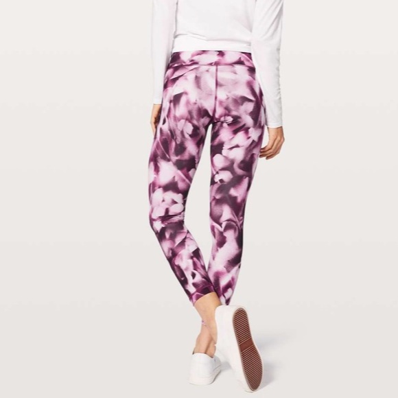 Lululemon Wunder Under Hi-Rise 7/8 Tight
Blush Blossom Alpine White Candy Pink - Picture 3 of 10
